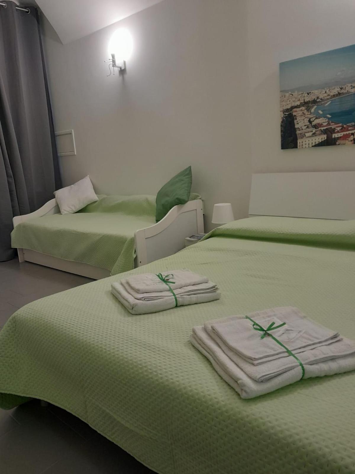 Bed and Breakfast Monteoliveto 5 à Naples Extérieur photo